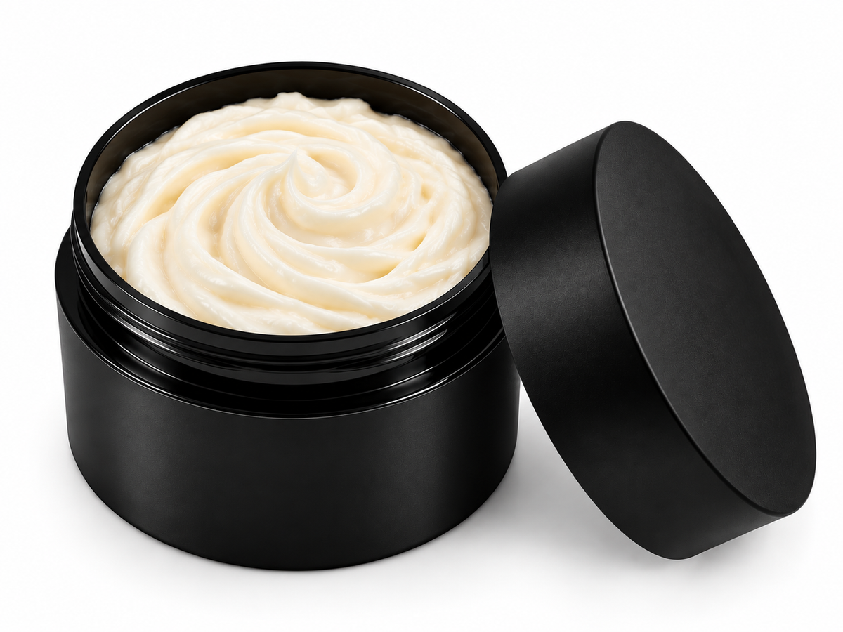 This is a black jar of man’s scented body butter with woody, spicy and earthy notes.